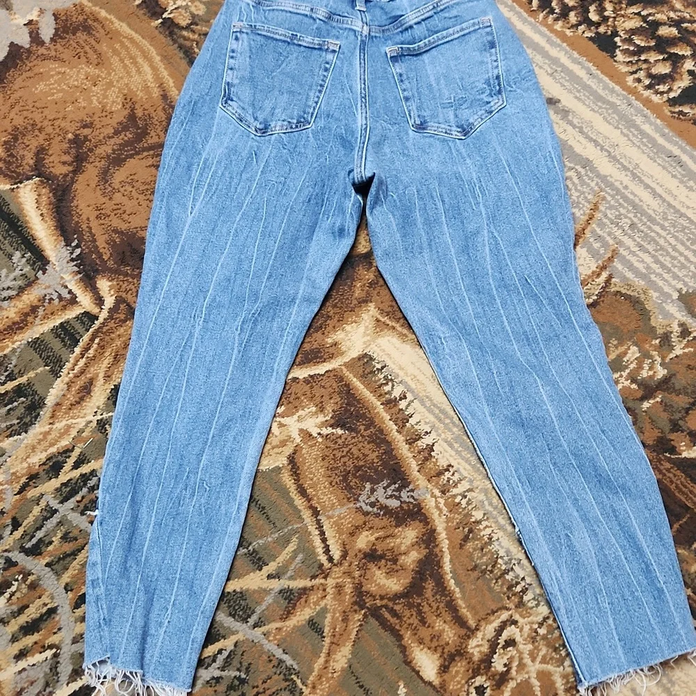 Hollister Two-Tone Blue Cropped Jeans - Picture 7 of 10
